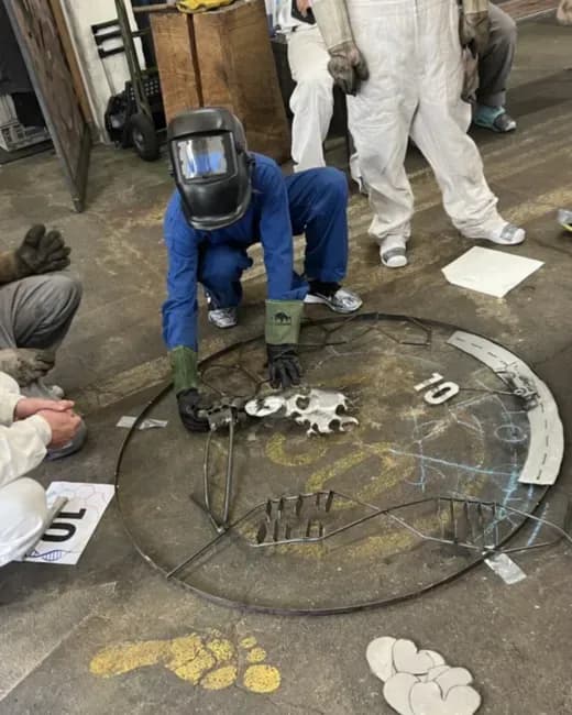 Kreatives Teamevent mit Metallskulpturen in der Schweiz