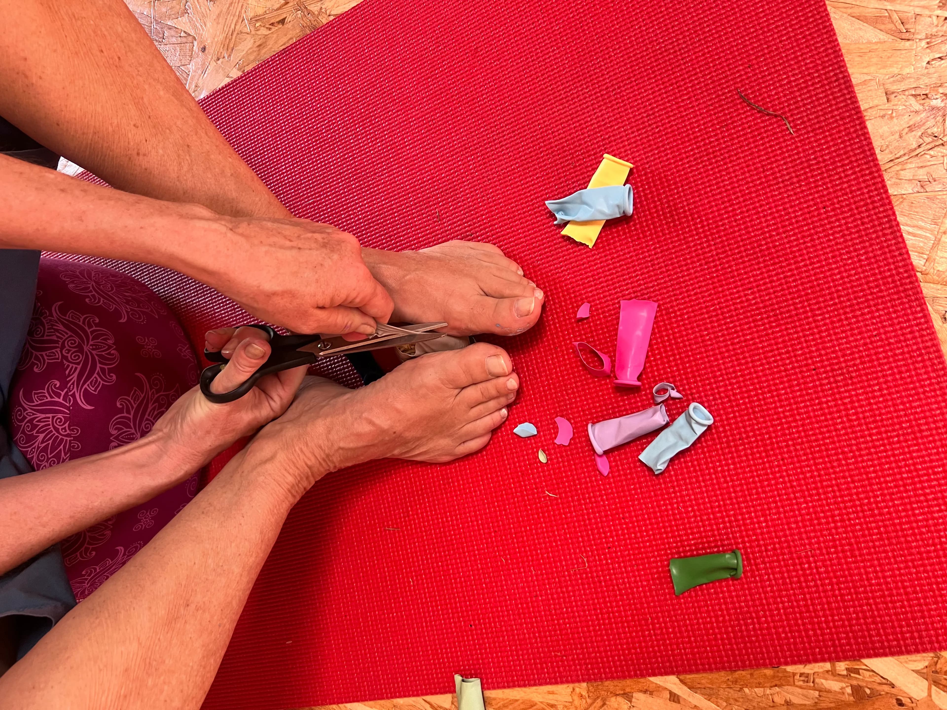 Kreativität entfalten mit intuitivem Kunstprozess im Atelier in Zürich