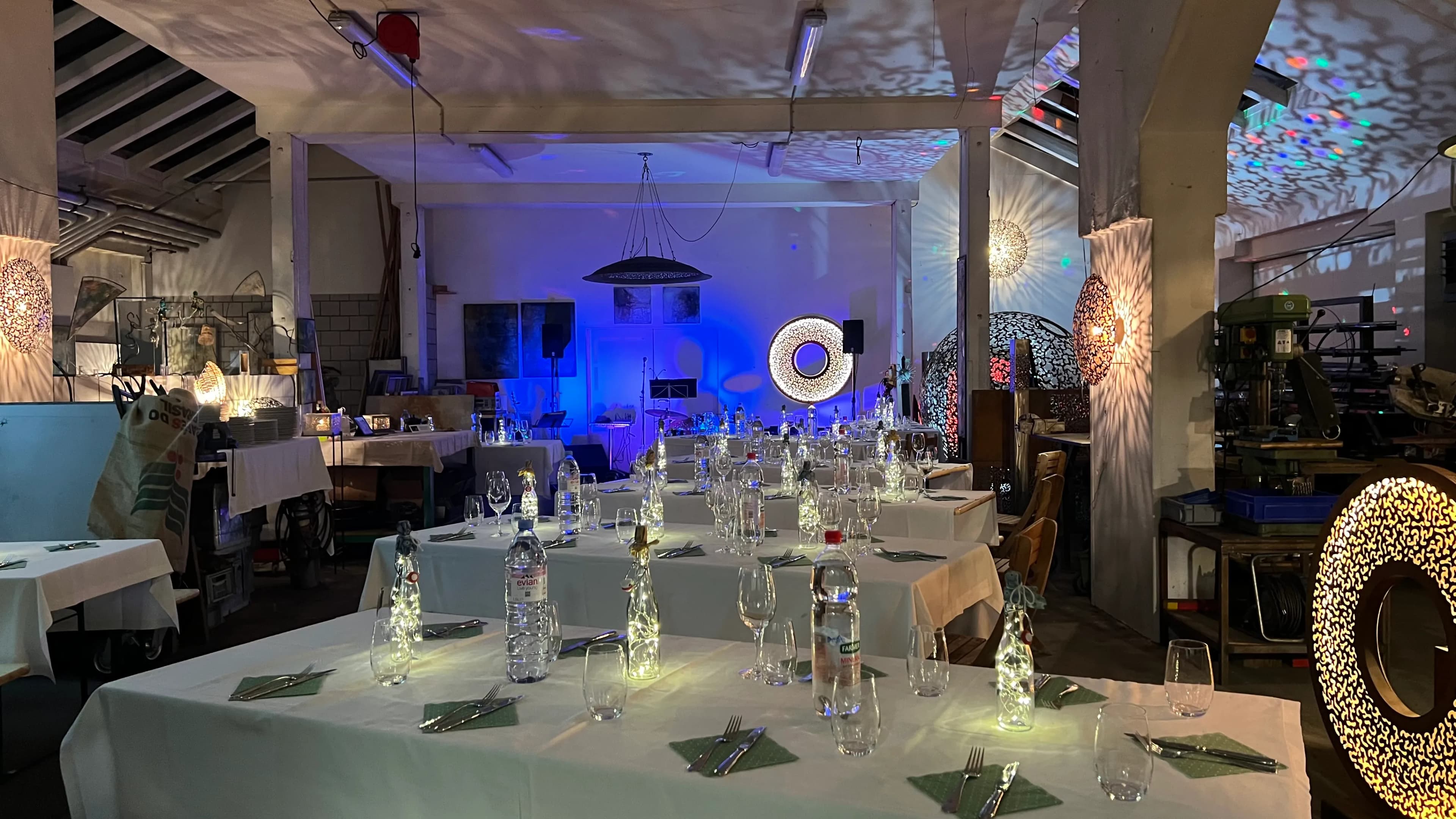 Teamevent mit Feuer, Curry und Teamkochen in der Schweiz organisieren