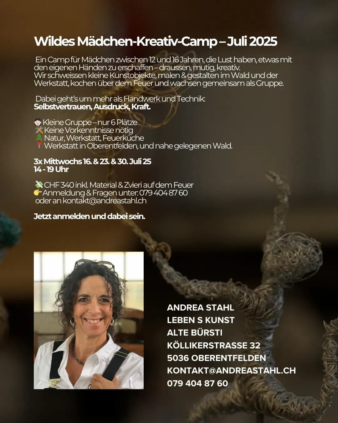 Junge Mädchen gestalten gemeinsam kreativ mit Farben, Holz und Metall im Freien beim Wilden Mädchen Kreativ-Camp im Aargau.