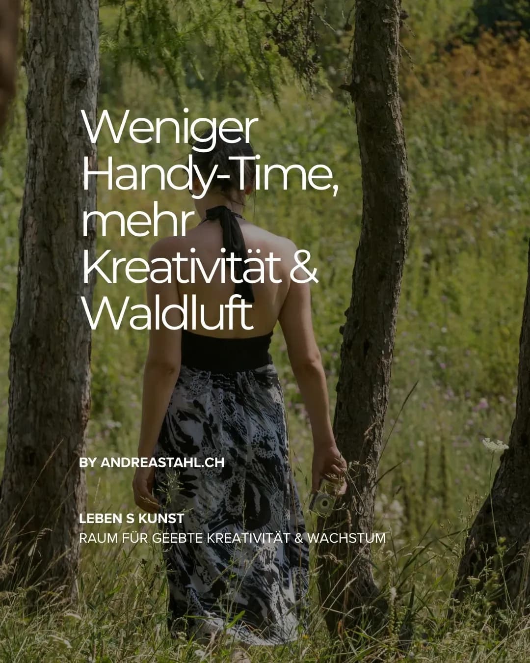 Junge Mädchen gestalten gemeinsam kreativ mit Farben, Holz und Metall im Freien beim Wilden Mädchen Kreativ-Camp im Aargau.